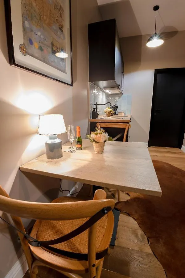아파트 Luxury Suites Ambassador 안트베르펜